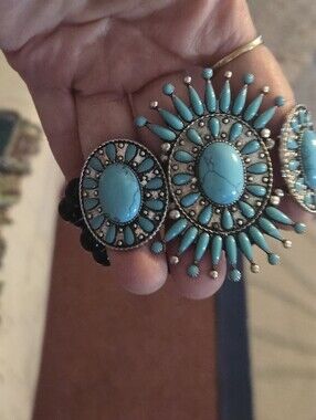 Pretty Faux Turquiose Bracelet